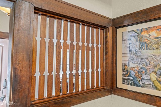 970 Lakepointe Street, Grosse Pointe Park, MI 48230