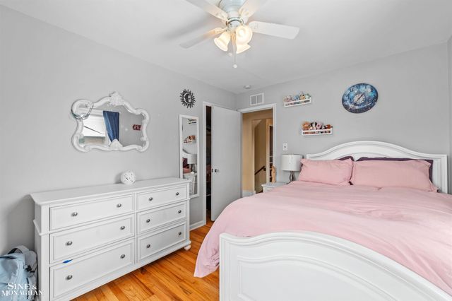 970 Lakepointe Street, Grosse Pointe Park, MI 48230