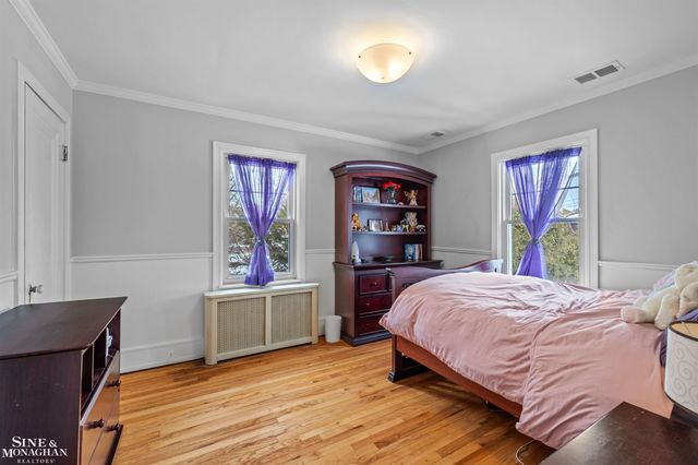 970 Lakepointe Street, Grosse Pointe Park, MI 48230