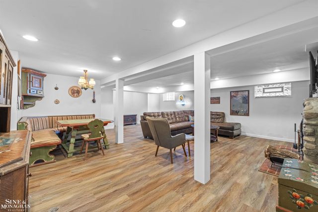 970 Lakepointe Street, Grosse Pointe Park, MI 48230