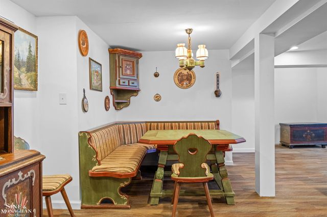 970 Lakepointe Street, Grosse Pointe Park, MI 48230