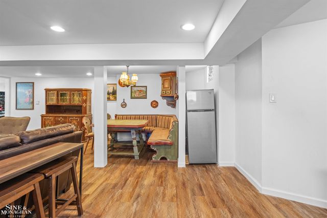 970 Lakepointe Street, Grosse Pointe Park, MI 48230