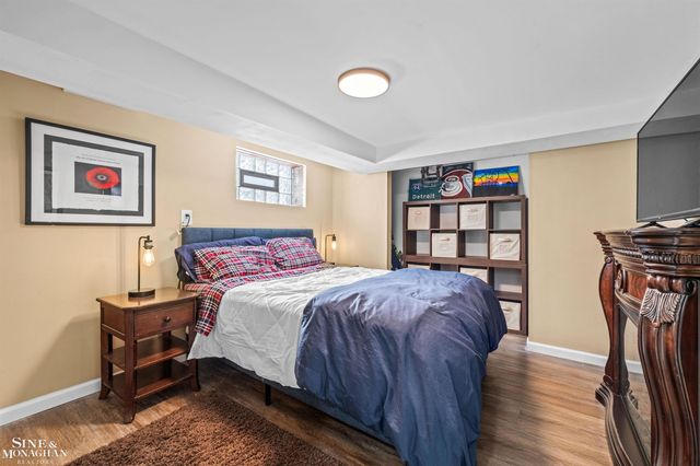 970 Lakepointe Street, Grosse Pointe Park, MI 48230