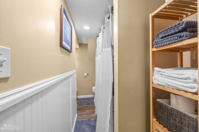 970 Lakepointe Street, Grosse Pointe Park, MI 48230