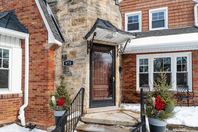 970 Lakepointe Street, Grosse Pointe Park, MI 48230