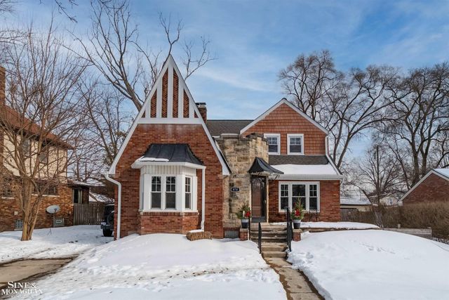 970 Lakepointe Street, Grosse Pointe Park, MI 48230