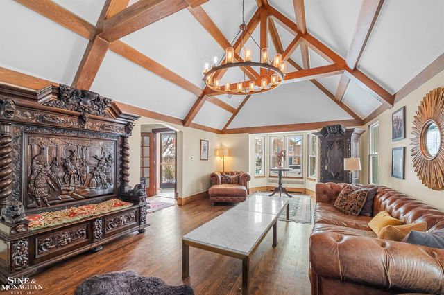 970 Lakepointe Street, Grosse Pointe Park, MI 48230