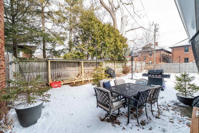 970 Lakepointe Street, Grosse Pointe Park, MI 48230