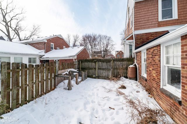 970 Lakepointe Street, Grosse Pointe Park, MI 48230