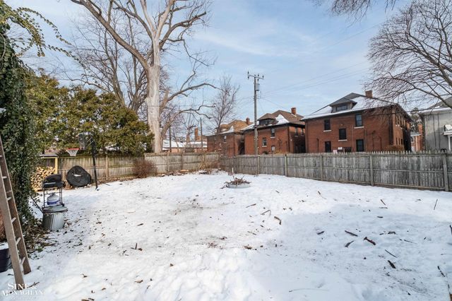 970 Lakepointe Street, Grosse Pointe Park, MI 48230