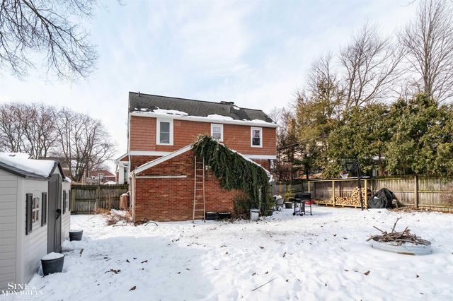 970 Lakepointe Street, Grosse Pointe Park, MI 48230