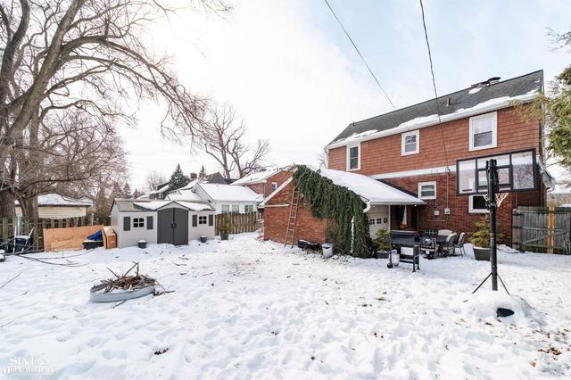 970 Lakepointe Street, Grosse Pointe Park, MI 48230