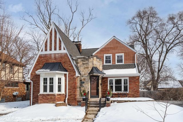970 Lakepointe Street, Grosse Pointe Park, MI 48230