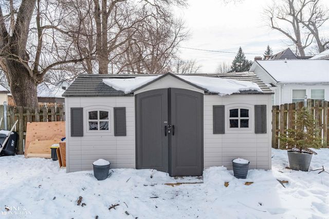 970 Lakepointe Street, Grosse Pointe Park, MI 48230