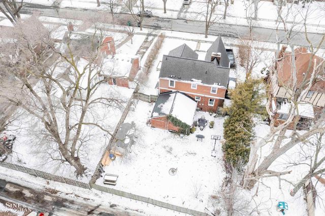 970 Lakepointe Street, Grosse Pointe Park, MI 48230