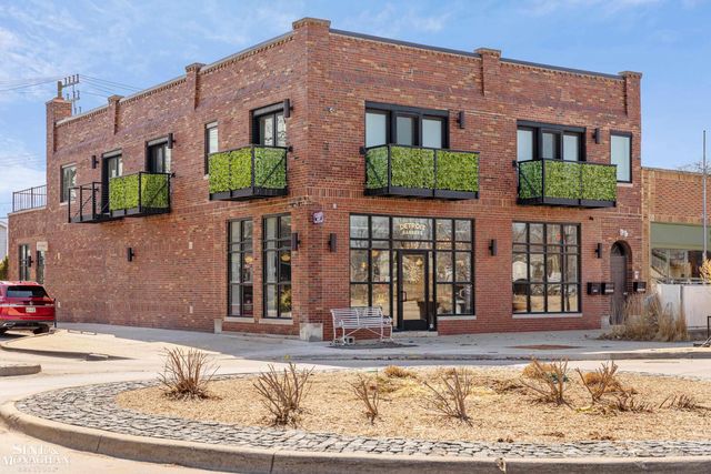 970 Lakepointe Street, Grosse Pointe Park, MI 48230