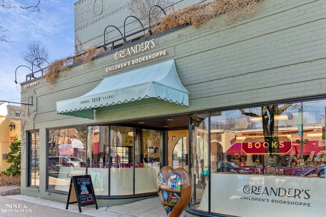 970 Lakepointe Street, Grosse Pointe Park, MI 48230