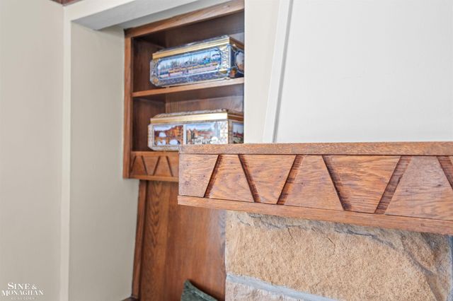 970 Lakepointe Street, Grosse Pointe Park, MI 48230