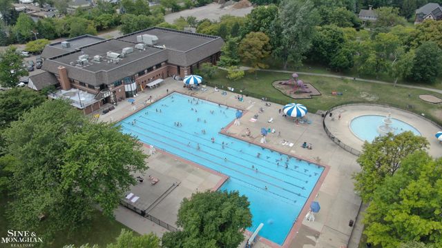 970 Lakepointe Street, Grosse Pointe Park, MI 48230