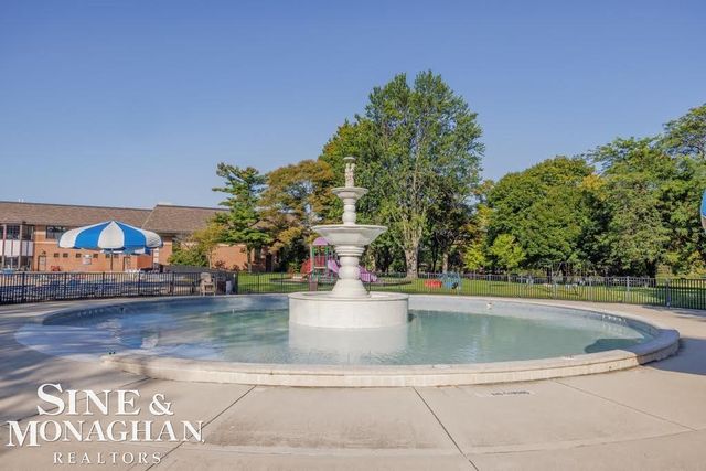 970 Lakepointe Street, Grosse Pointe Park, MI 48230