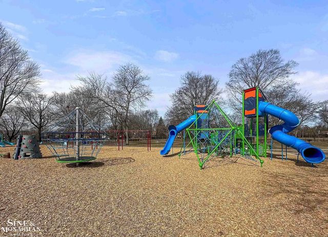 970 Lakepointe Street, Grosse Pointe Park, MI 48230