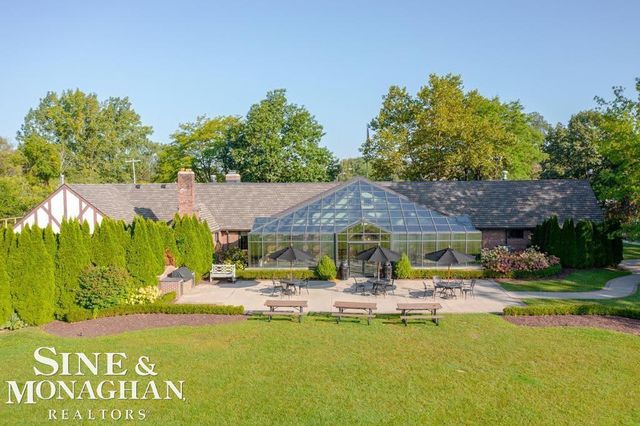 970 Lakepointe Street, Grosse Pointe Park, MI 48230