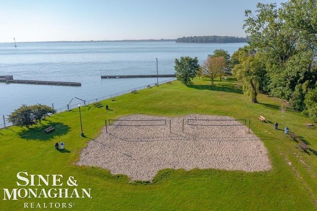 970 Lakepointe Street, Grosse Pointe Park, MI 48230