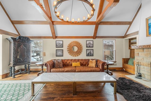 970 Lakepointe Street, Grosse Pointe Park, MI 48230