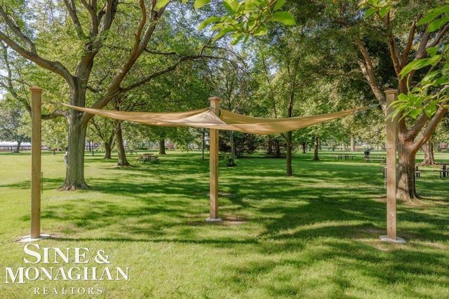 970 Lakepointe Street, Grosse Pointe Park, MI 48230