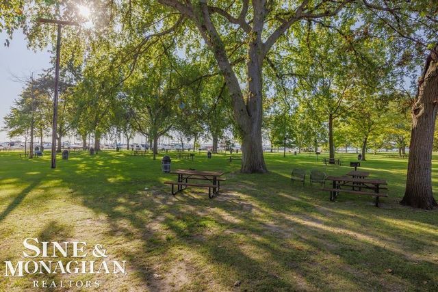 970 Lakepointe Street, Grosse Pointe Park, MI 48230