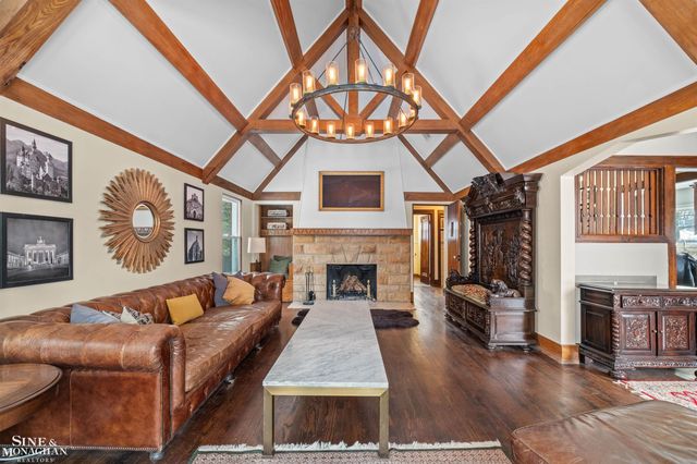 970 Lakepointe Street, Grosse Pointe Park, MI 48230