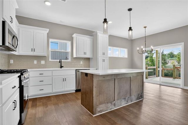 16256 Giorgia Street, Parkville, MO 64152