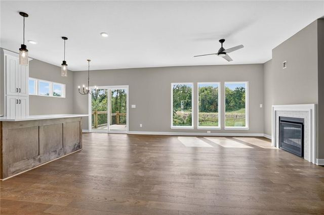 16256 Giorgia Street, Parkville, MO 64152