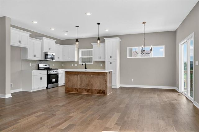 16256 Giorgia Street, Parkville, MO 64152