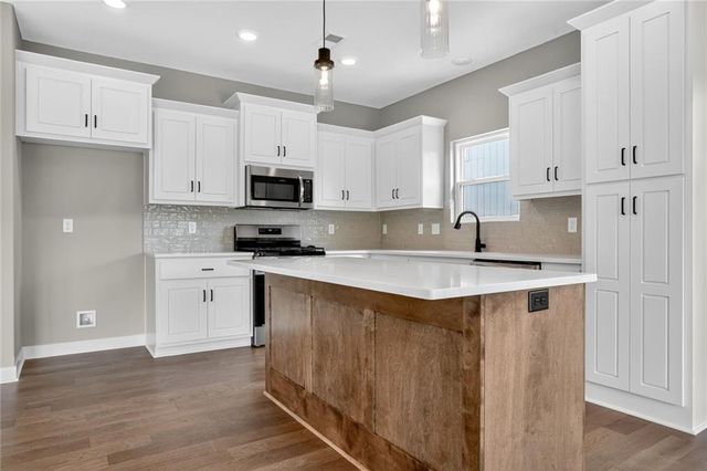 16256 Giorgia Street, Parkville, MO 64152