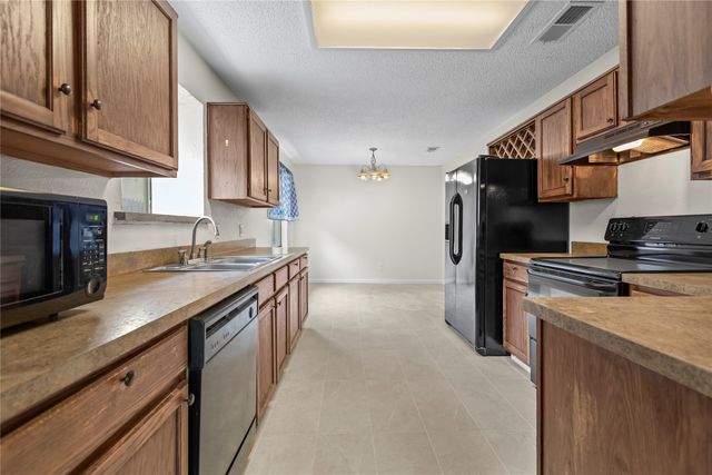 6211 Minuteman Lane, Arlington, TX 76002