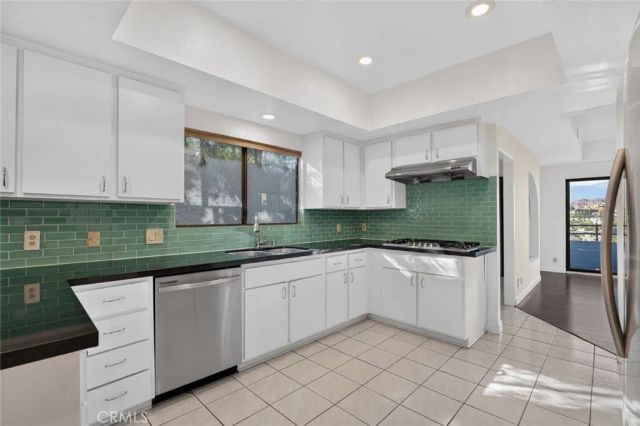 1425 Columbia Dr, Glendale, CA 91205
