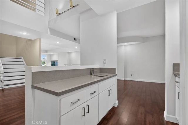 1425 Columbia Dr, Glendale, CA 91205
