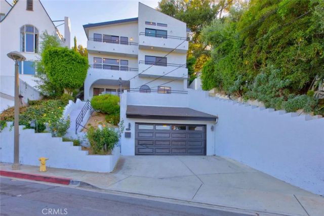 1425 Columbia Dr, Glendale, CA 91205
