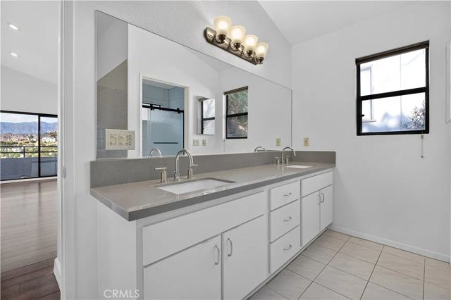 1425 Columbia Dr, Glendale, CA 91205