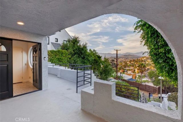 1425 Columbia Dr, Glendale, CA 91205