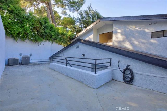 1425 Columbia Dr, Glendale, CA 91205