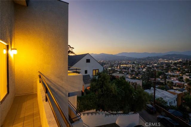 1425 Columbia Dr, Glendale, CA 91205