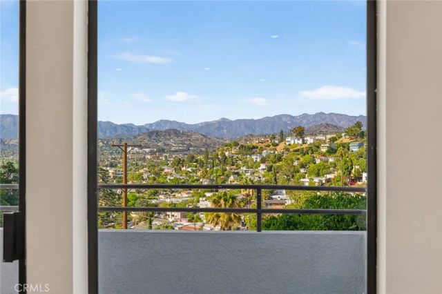 1425 Columbia Dr, Glendale, CA 91205