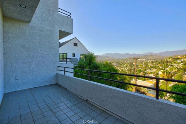 1425 Columbia Dr, Glendale, CA 91205