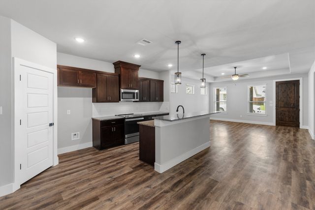 641 The Cottages Drive, Godley, TX 76044