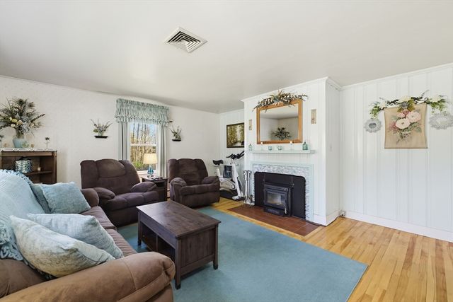 284 N Woodstock Rd, Southbridge, MA 01550