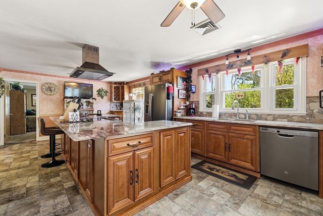 284 N Woodstock Rd, Southbridge, MA 01550