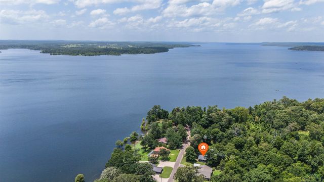 862 Lakeview Drive, Jefferson, TX 75657