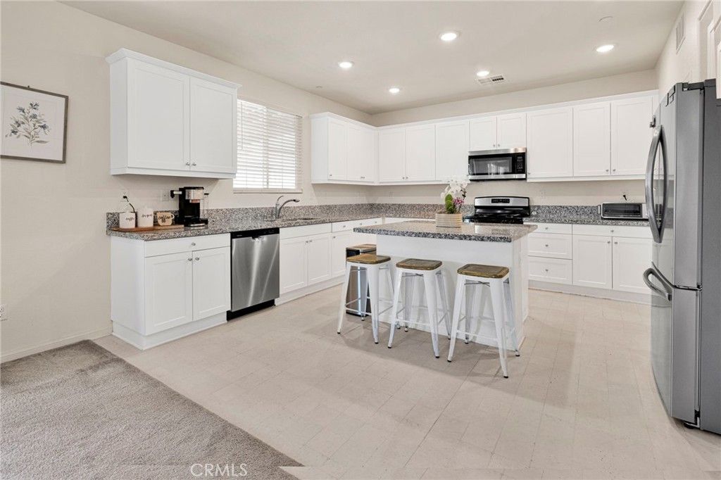 Image 12 of property listing at 12644 Ojo Caliente, Victorville, CA 92392
